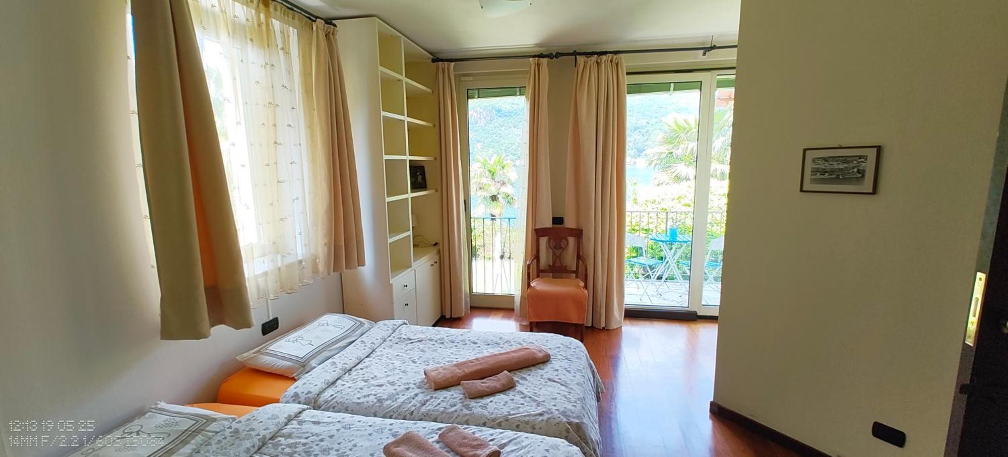 B&B Dolce Vista Al Lago Lugano Porto Ceresio Exterior photo